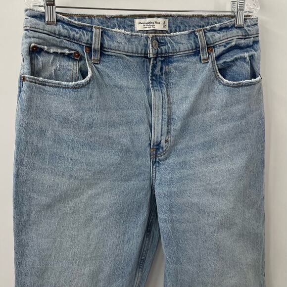 Abercrombie & Fitch 14 Ultra High Rise 90s Straight Jean Light Wash Vent Hem - Picture 8 of 13